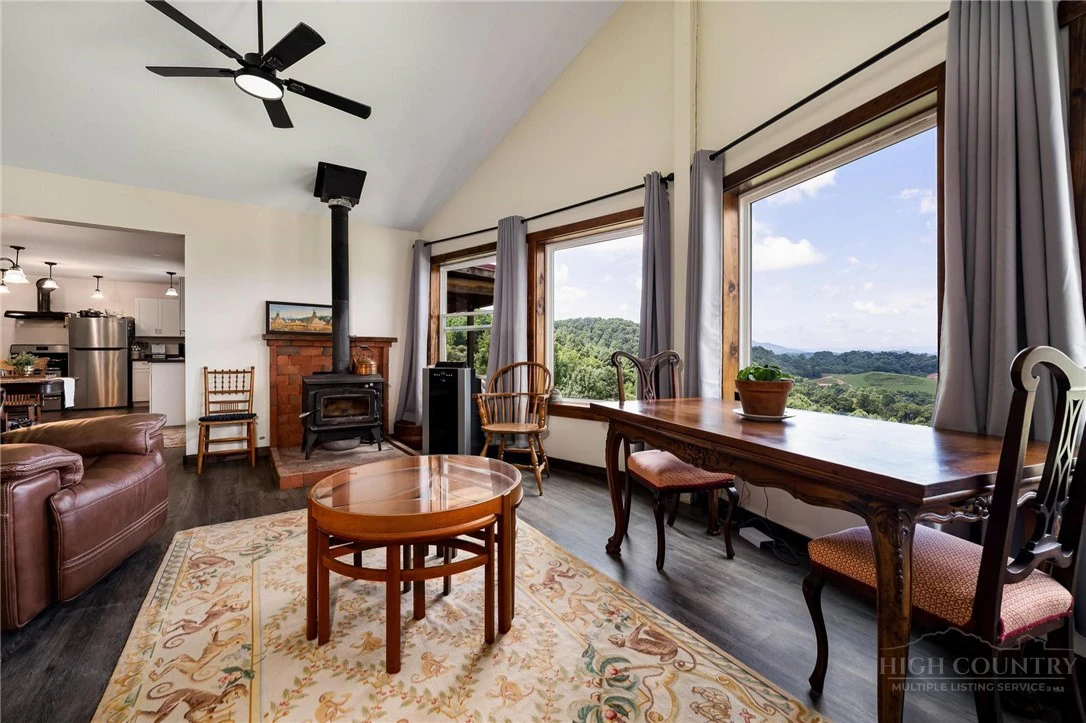 Image number 16 for the current listing