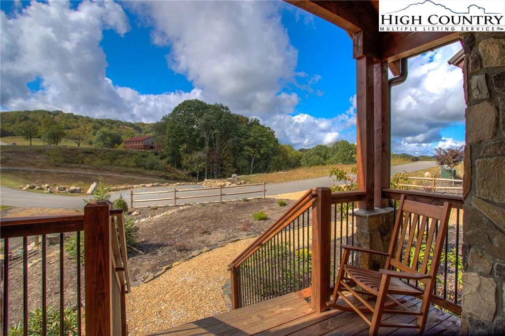 Image number 15 for the current listing