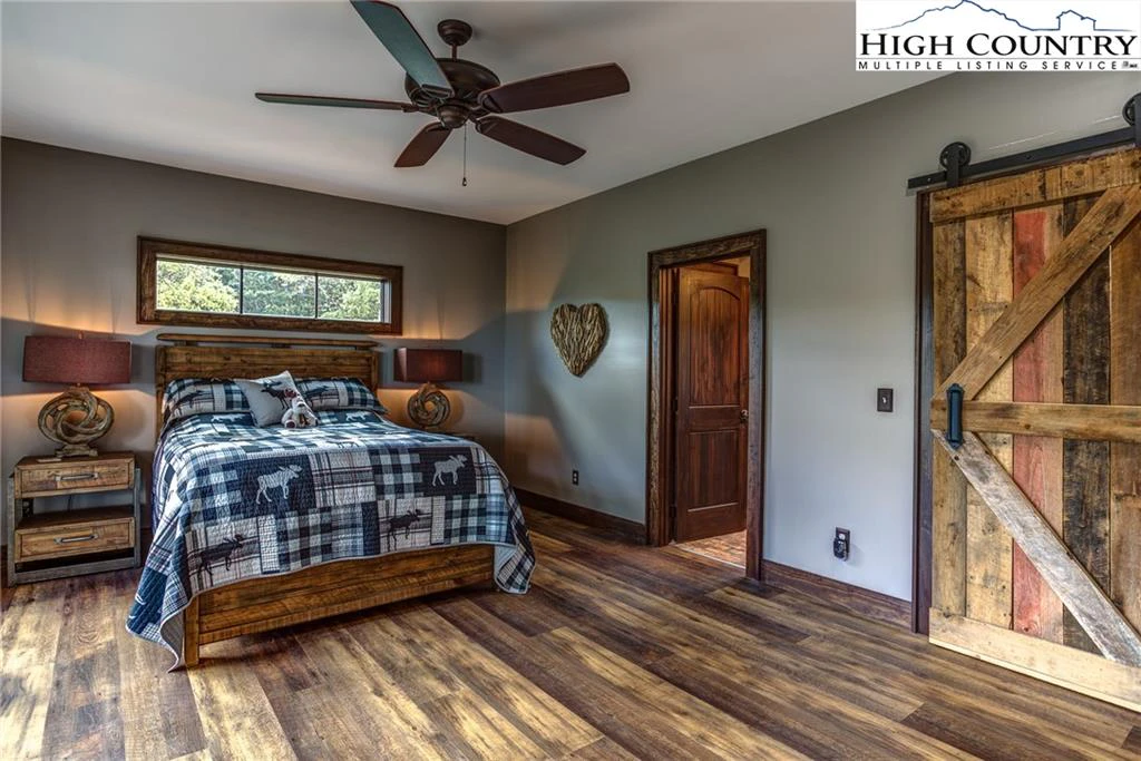 Image number 5 for the current listing