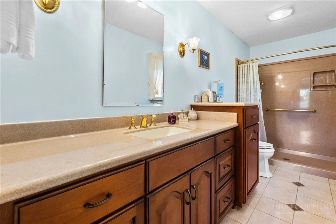 Image number 3 for the current listing