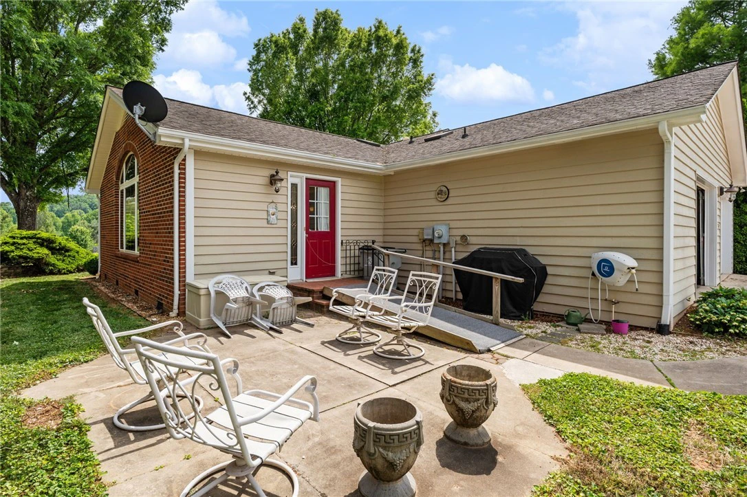 Image number 12 for the current listing