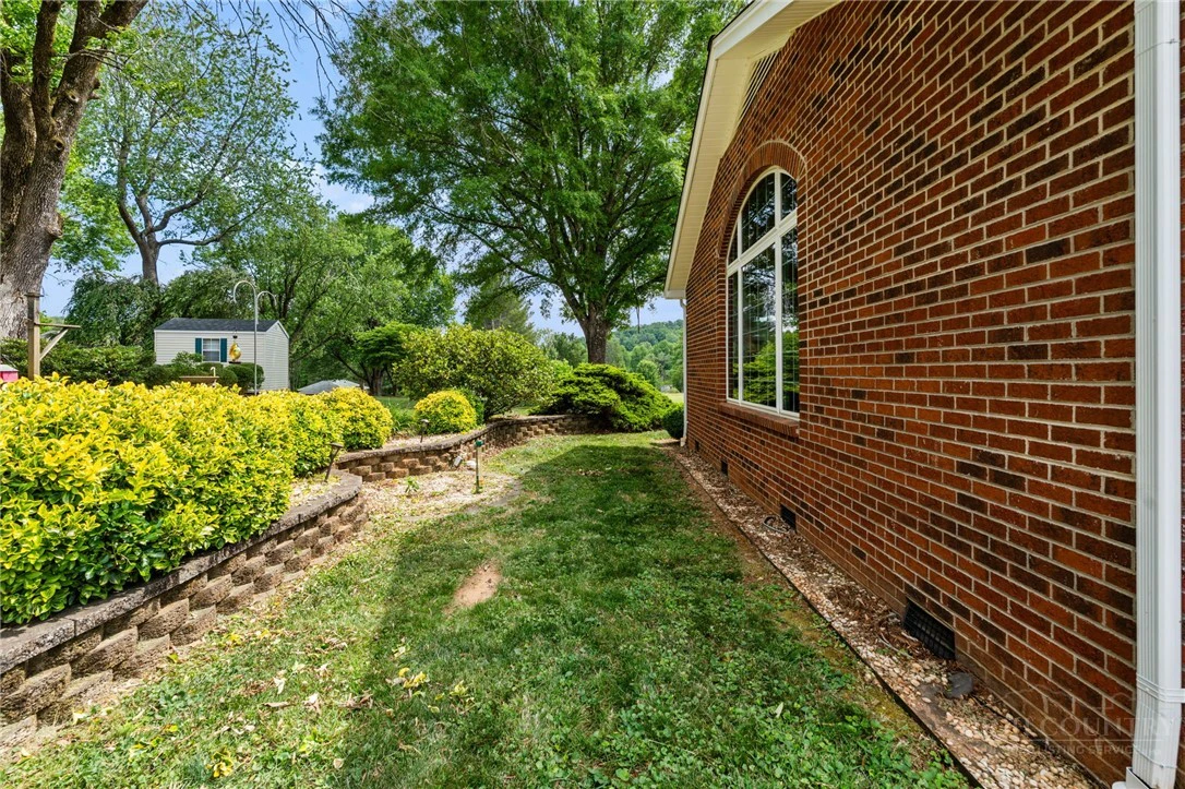 Image number 2 for the current listing