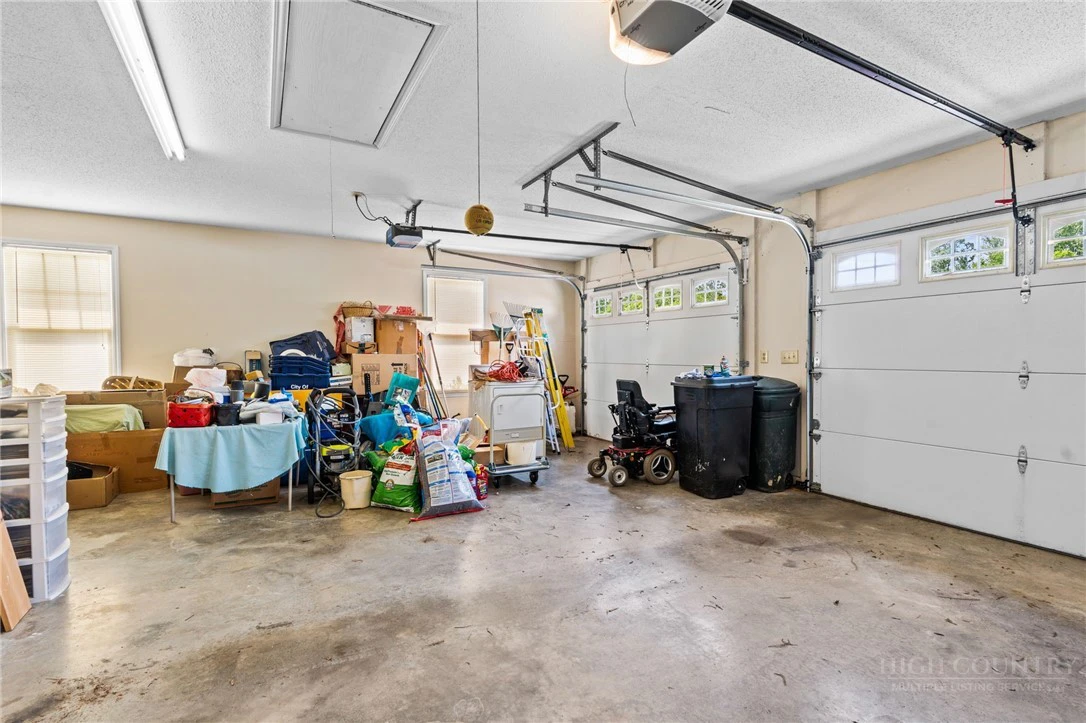 Image number 14 for the current listing