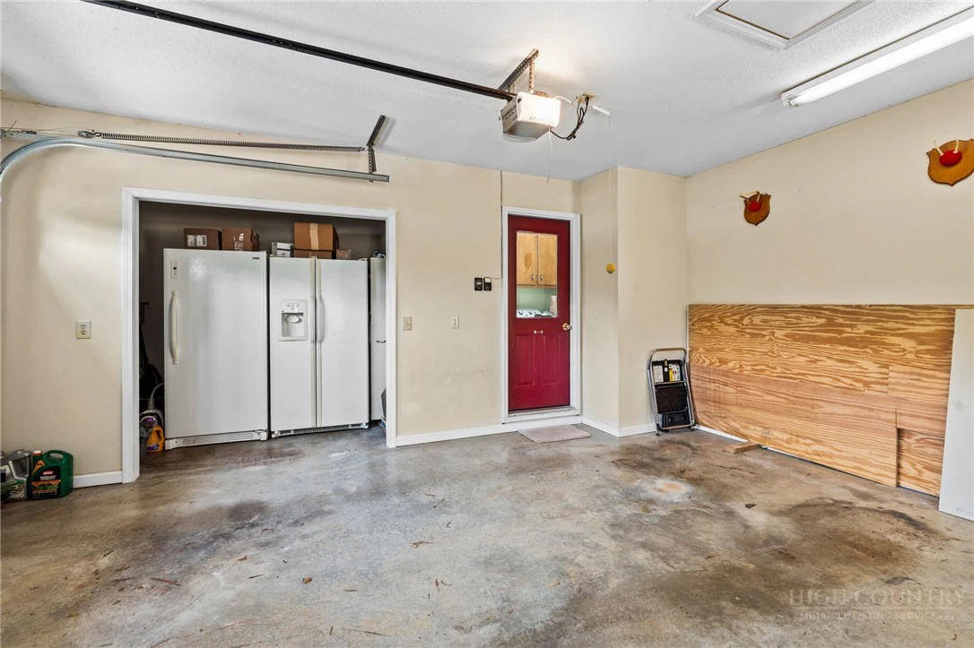 Image number 15 for the current listing