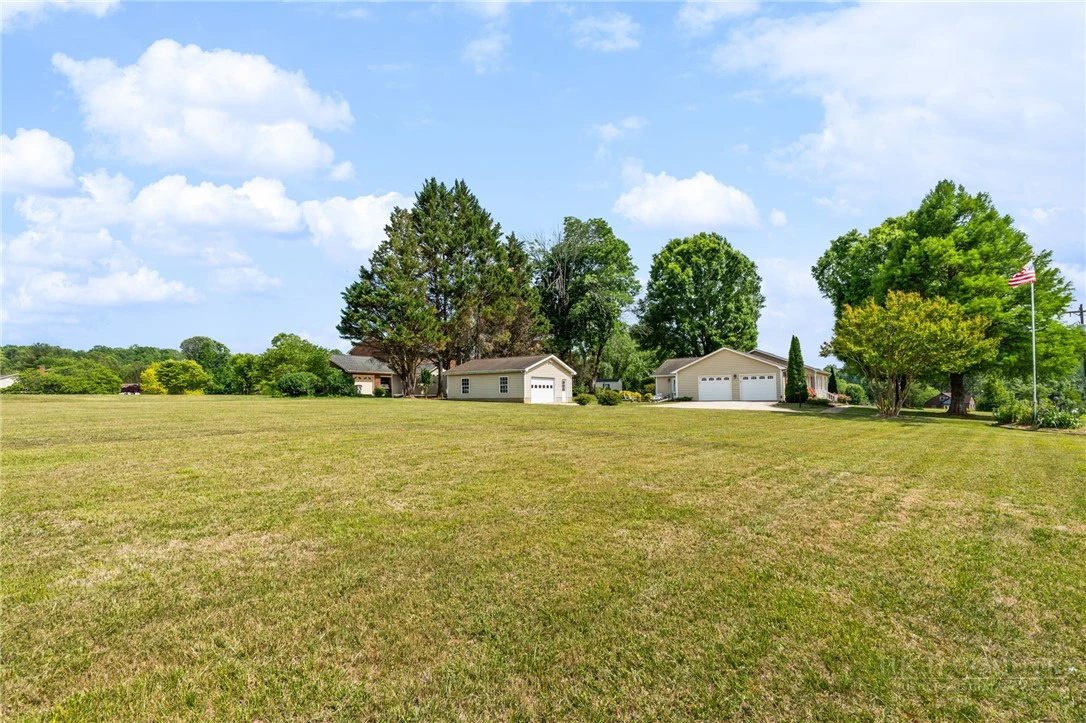 Image number 18 for the current listing