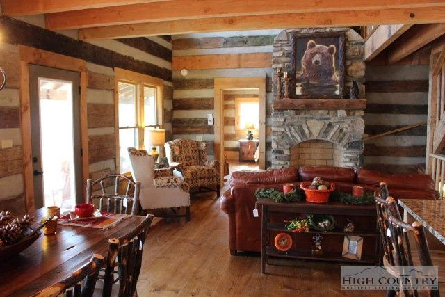 Image number 7 for the current listing