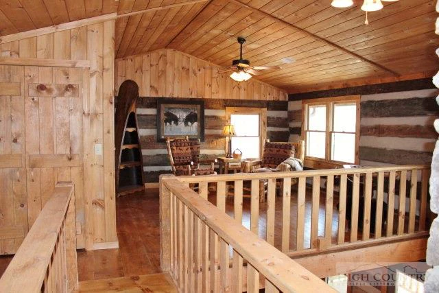 Image number 14 for the current listing
