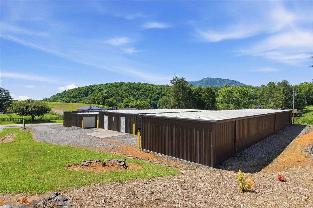 Image number 2 for the current listing