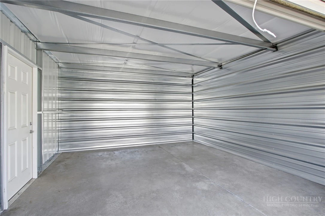 Image number 4 for the current listing