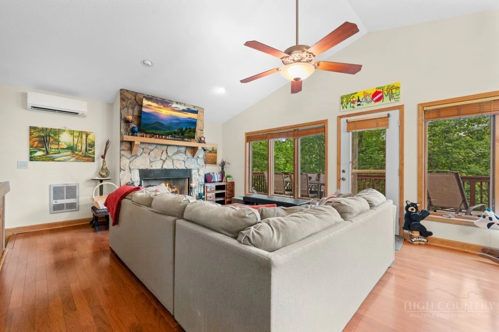 Image number 7 for the current listing
