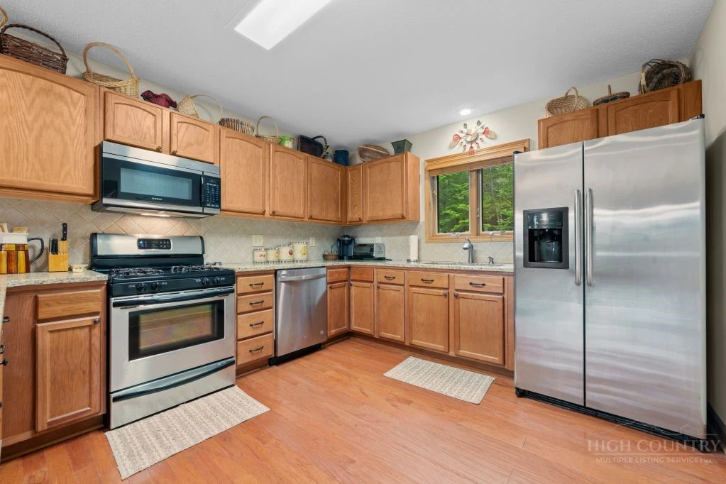 Image number 9 for the current listing