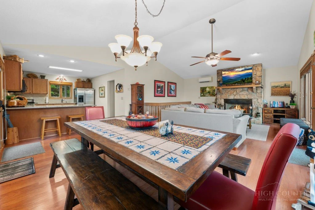 Image number 12 for the current listing