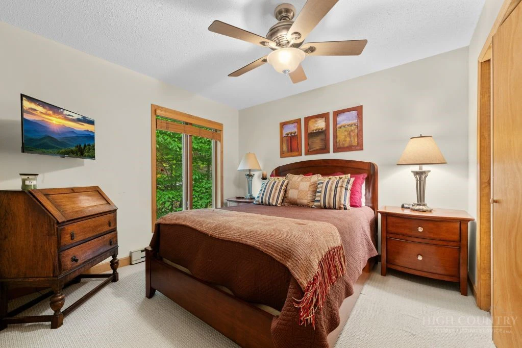Image number 14 for the current listing