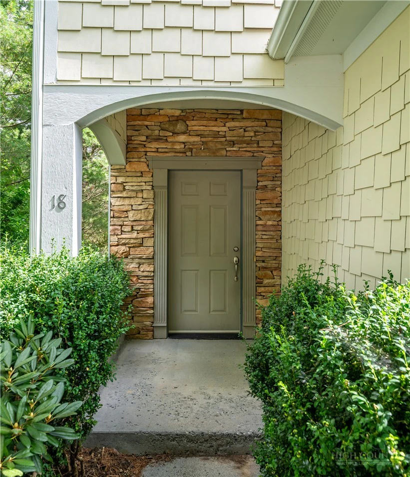 Image number 2 for the current listing