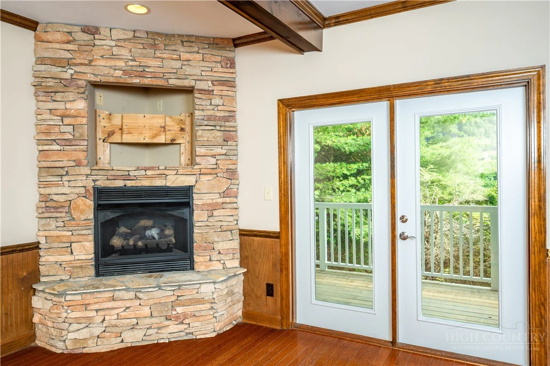 Image number 6 for the current listing