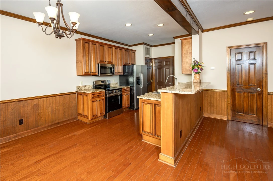 Image number 7 for the current listing