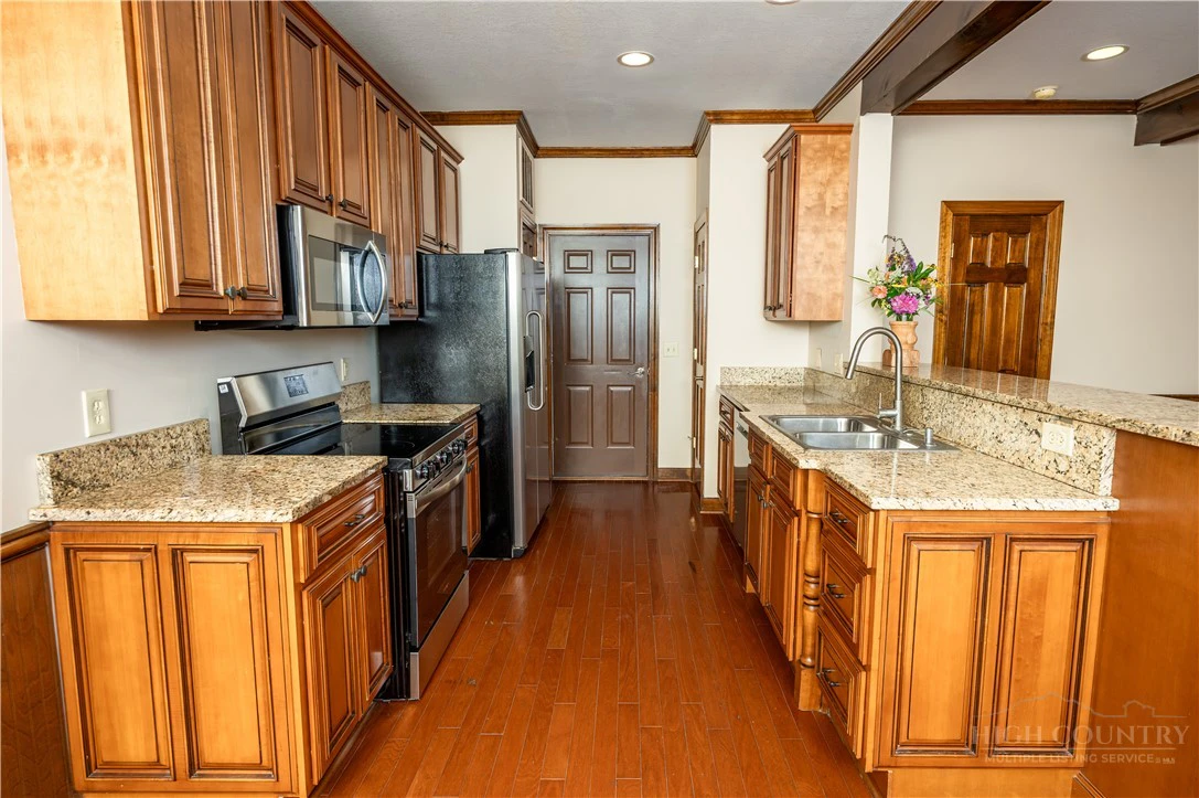 Image number 8 for the current listing