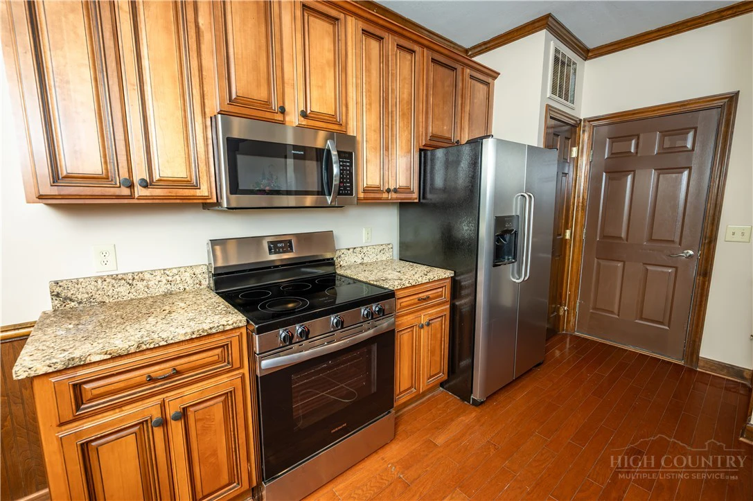Image number 9 for the current listing