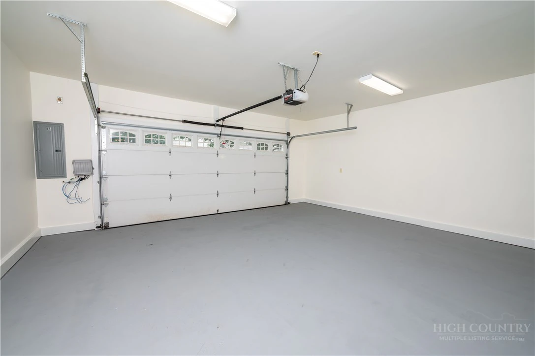 Image number 19 for the current listing