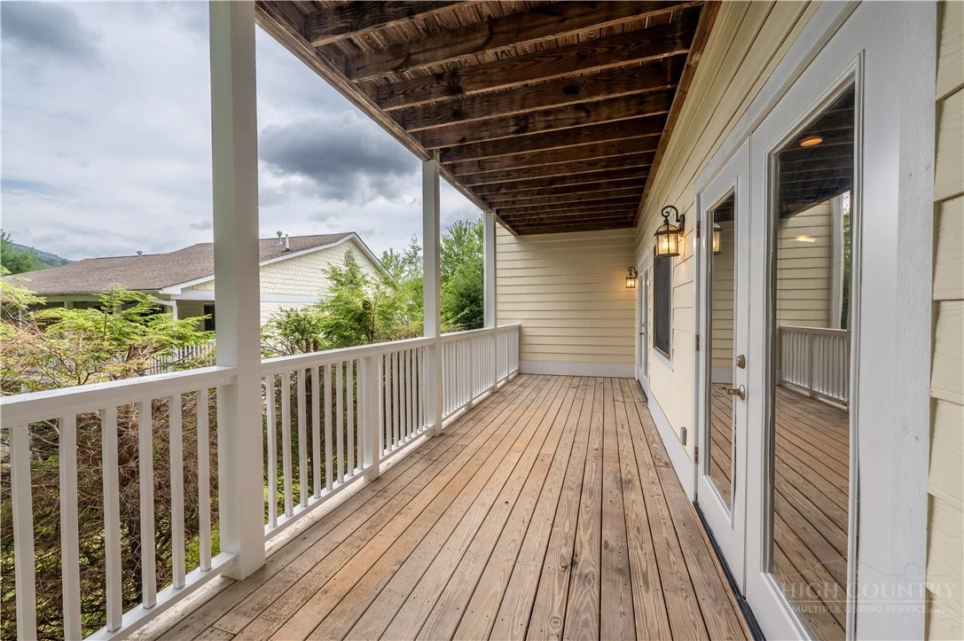Image number 21 for the current listing