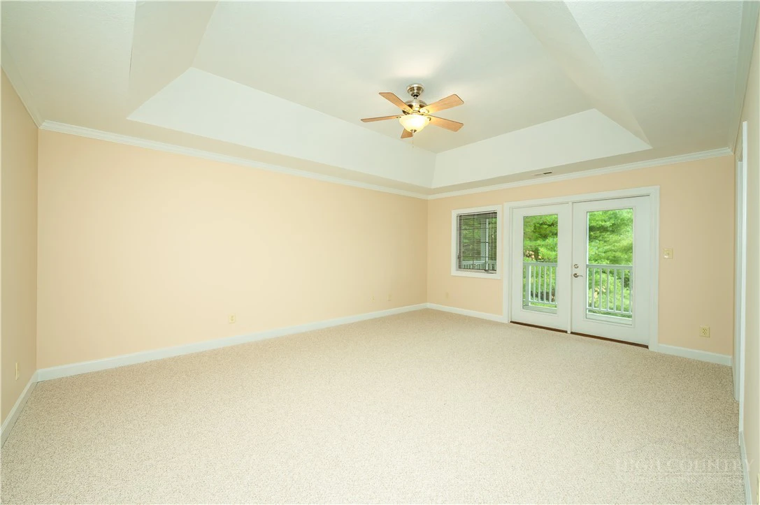 Image number 11 for the current listing