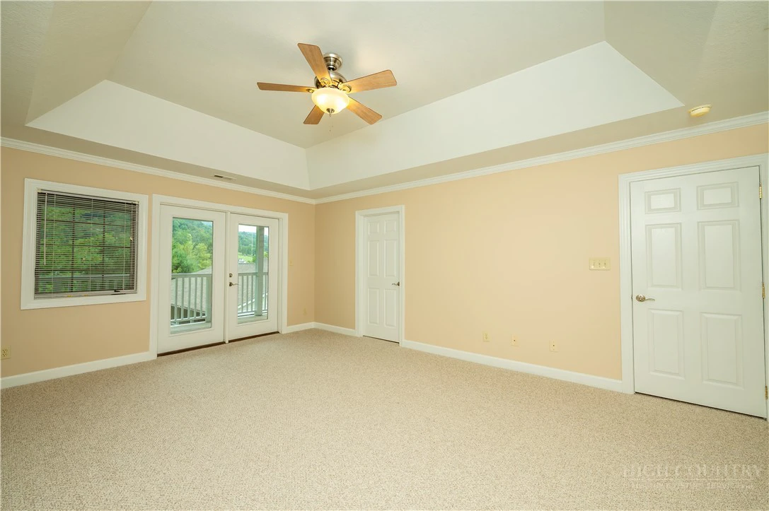 Image number 13 for the current listing