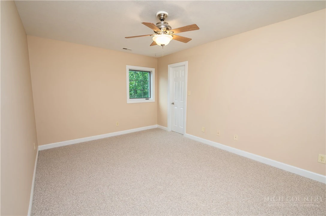 Image number 15 for the current listing