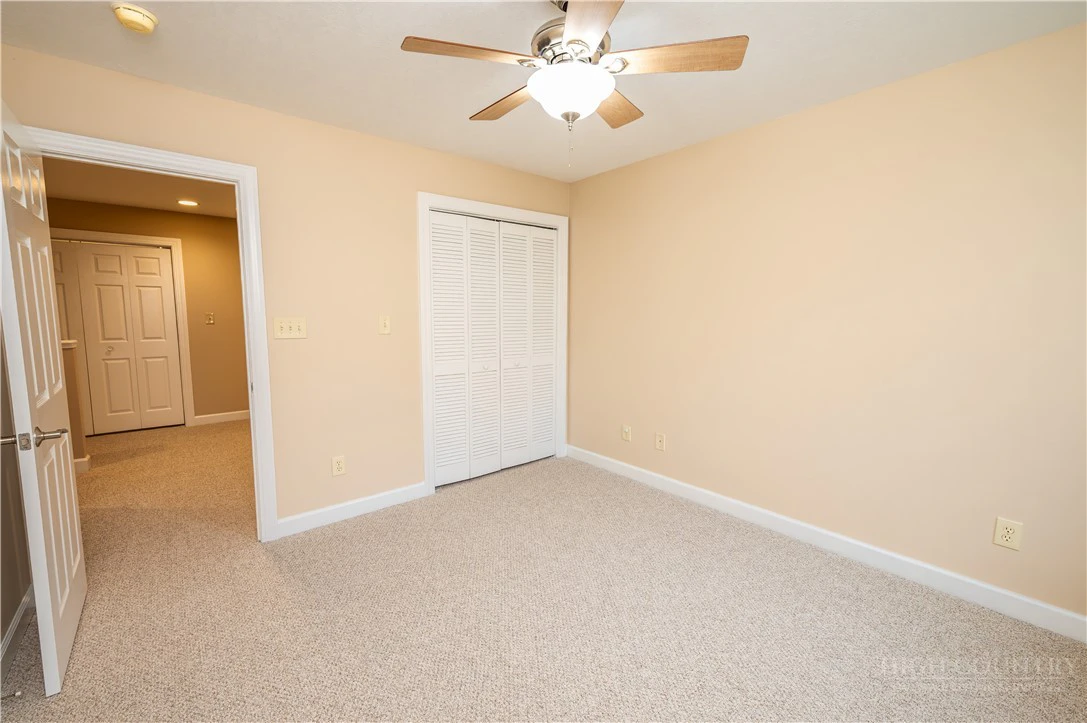 Image number 17 for the current listing