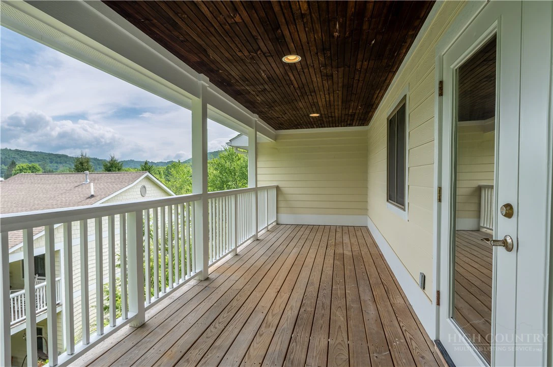 Image number 20 for the current listing