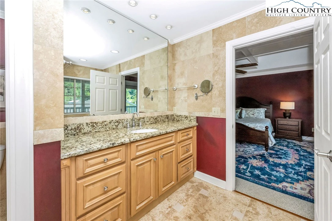 Image number 5 for the current listing