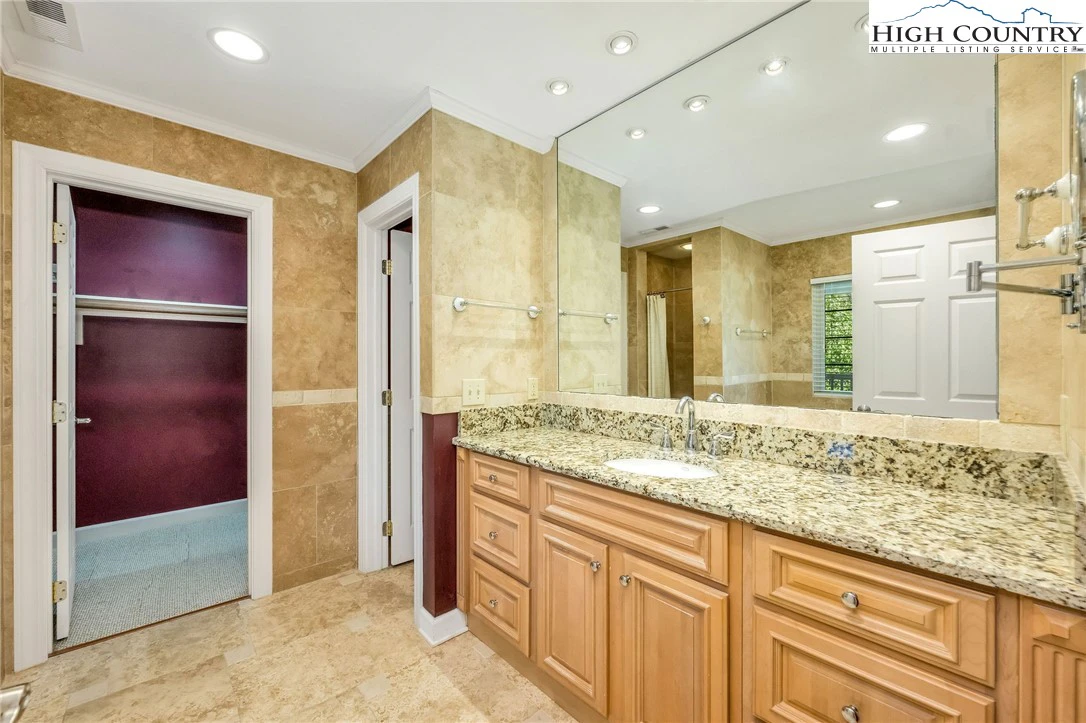 Image number 6 for the current listing