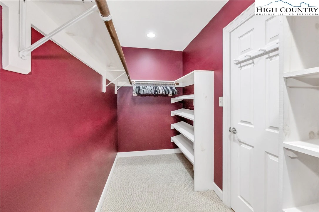 Image number 9 for the current listing