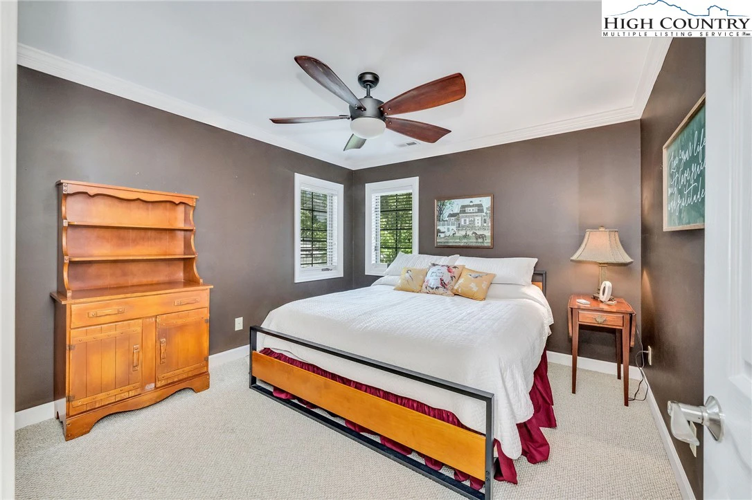 Image number 11 for the current listing