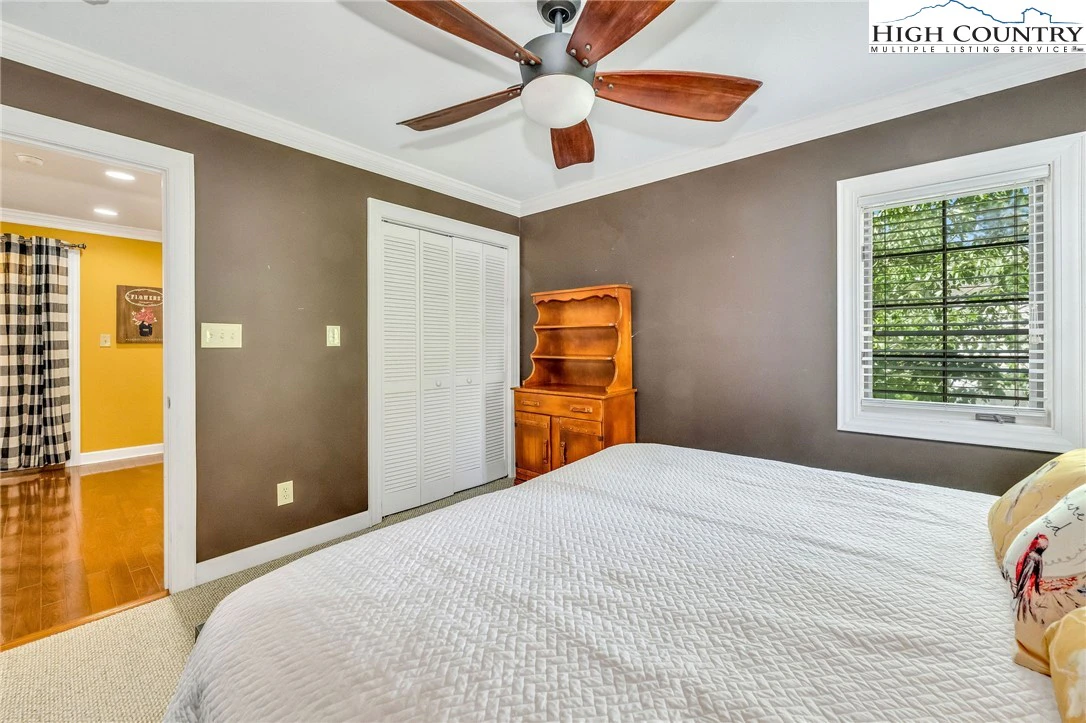 Image number 12 for the current listing