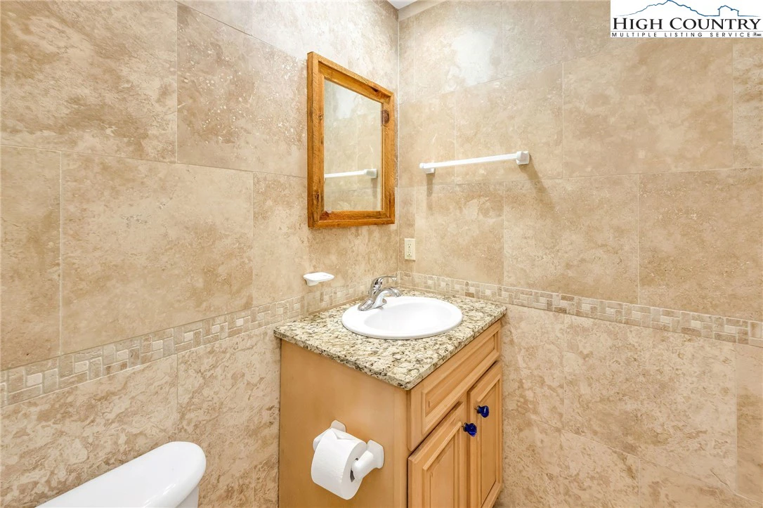 Image number 2 for the current listing