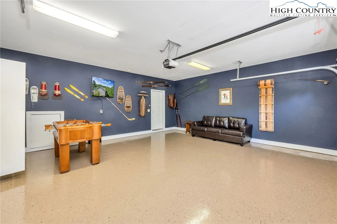 Image number 19 for the current listing