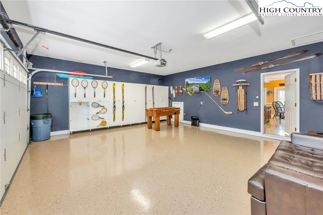Image number 21 for the current listing