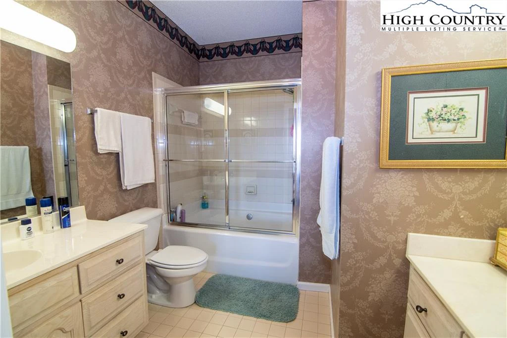 Image number 15 for the current listing