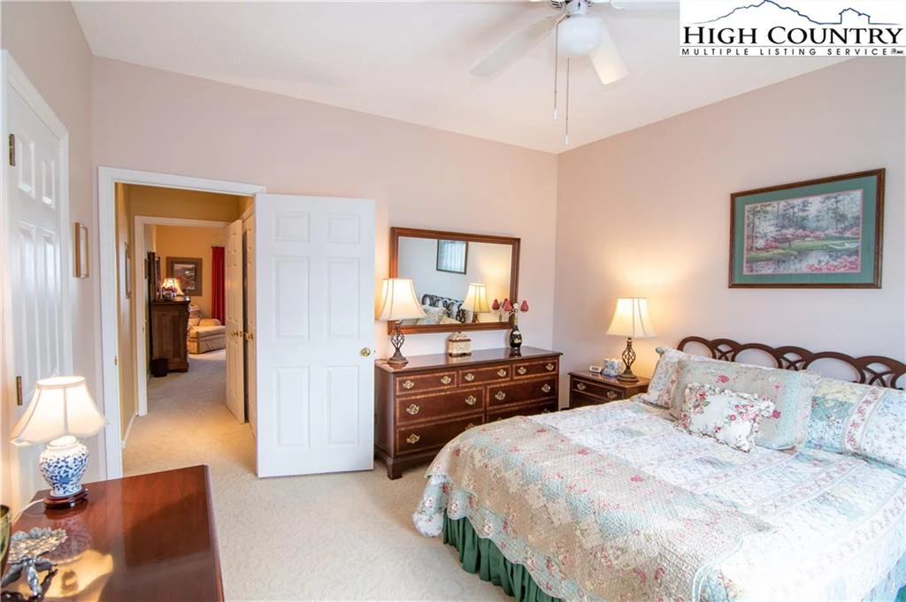 Image number 13 for the current listing
