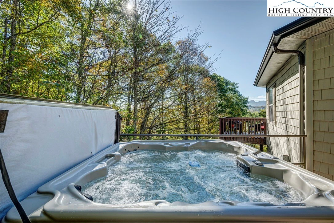 Image number 10 for the current listing