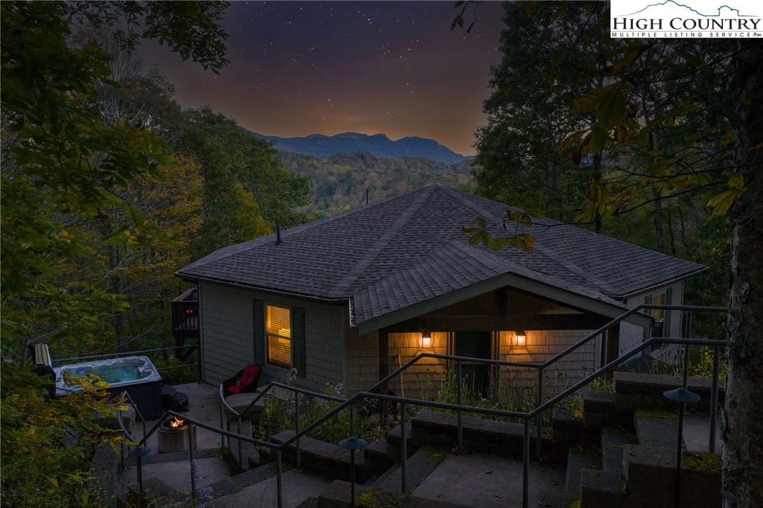 Image number 9 for the current listing