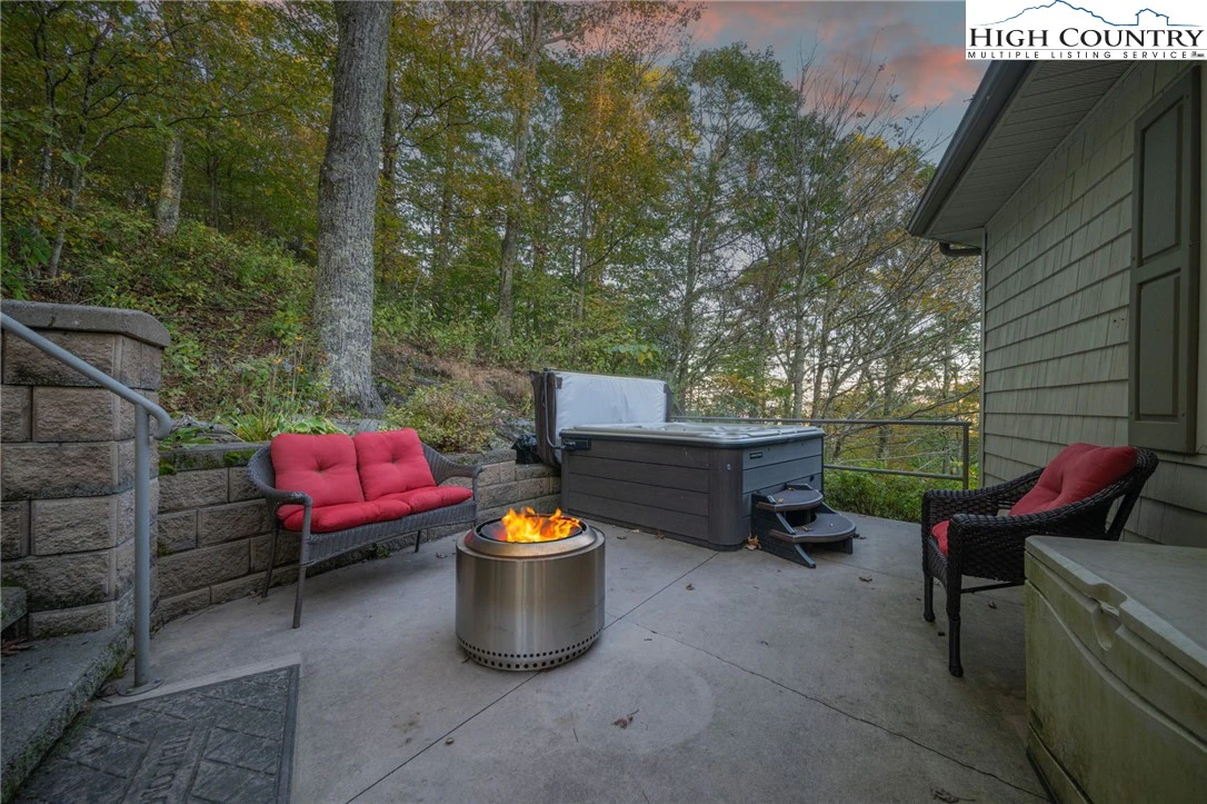 Image number 14 for the current listing