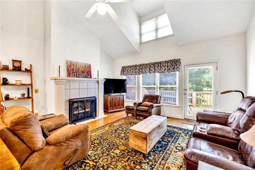 Image number 14 for the current listing