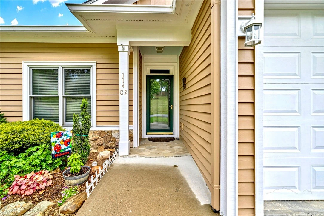 Image number 3 for the current listing