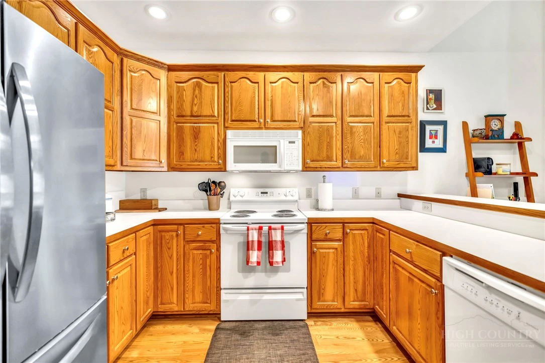 Image number 12 for the current listing