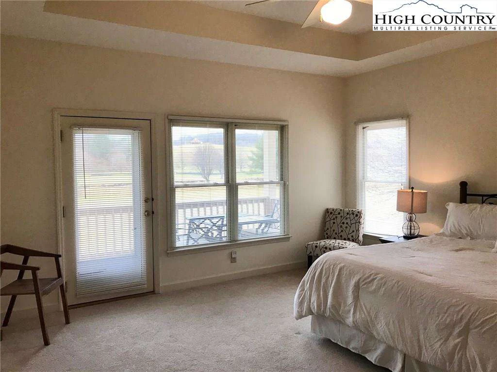 Image number 17 for the current listing