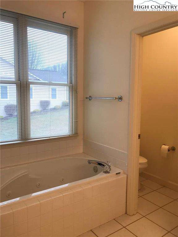 Image number 2 for the current listing