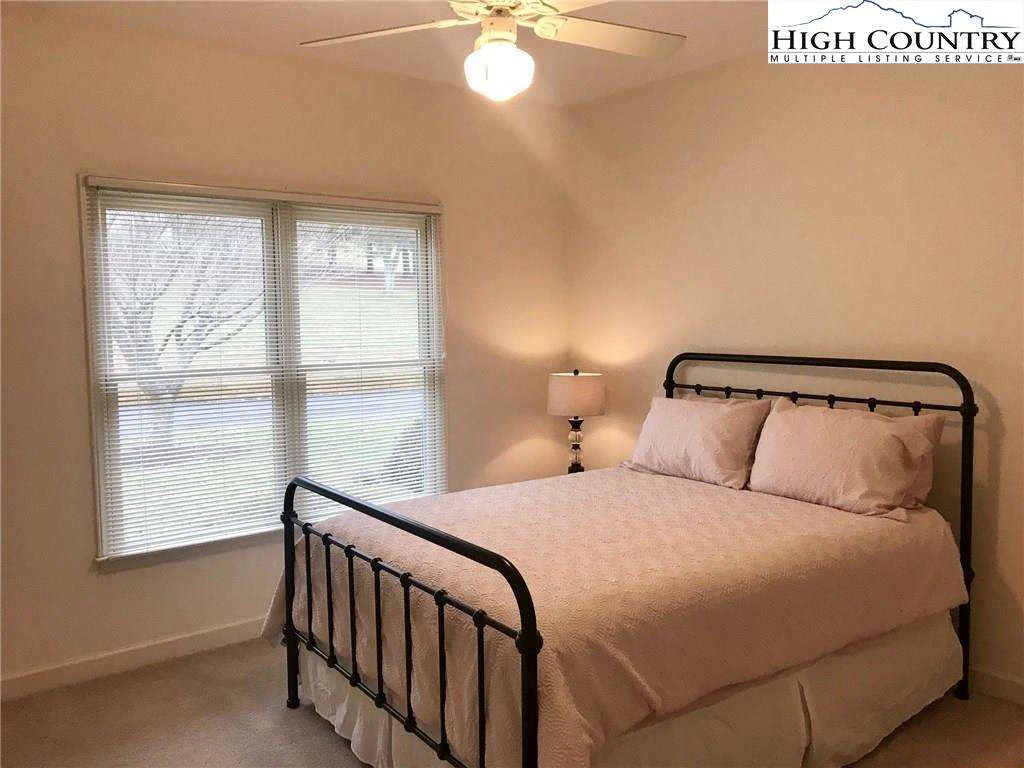 Image number 14 for the current listing