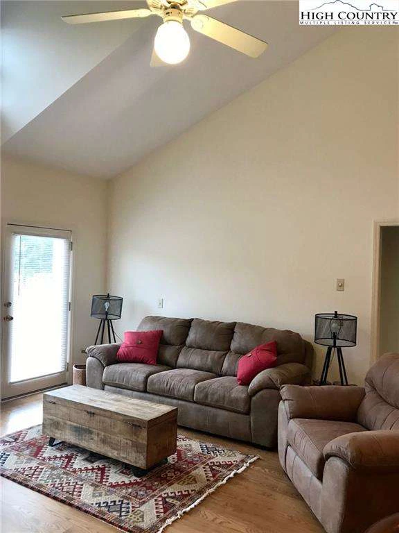 Image number 21 for the current listing