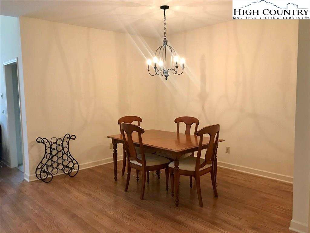Image number 19 for the current listing